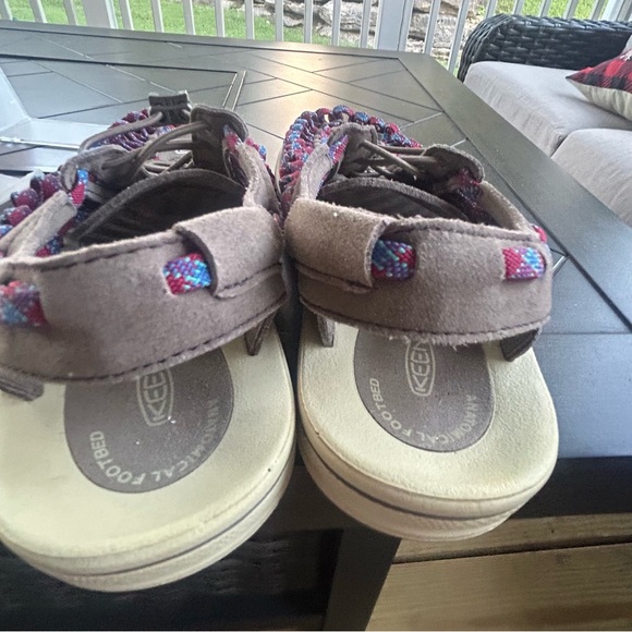 KEEN red and blue woven comfort contour sandals Men's US size 10 EU 43 flex zone - Picture 9 of 9